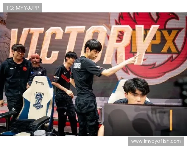 和平精英热议FPX战术争议引发玩家热烈讨论与反思